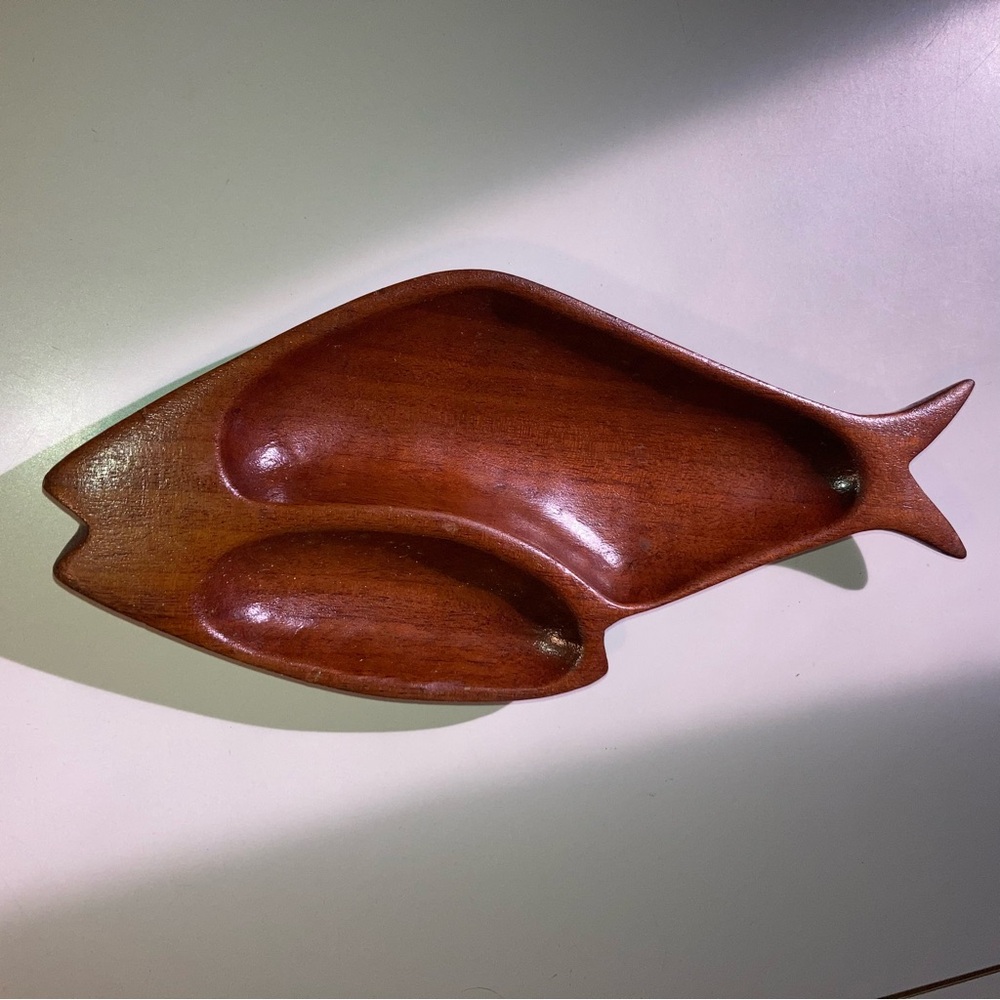 Wooden Fish-Shaped Serving Platter Bowl Compartments Candy Nuts Festive Table